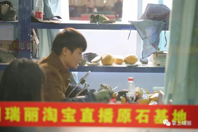 淘宝翡翠a货是真的吗,淘宝翡翠原石哪家靠谱-第3张图片-翡翠网 淘宝翡翠a货是真的吗,淘宝翡翠原石哪家靠谱-第3张图片-翡翠网