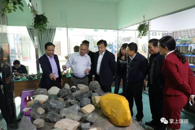 淘宝翡翠a货是真的吗,淘宝翡翠原石哪家靠谱-第6张图片-翡翠网 淘宝翡翠a货是真的吗,淘宝翡翠原石哪家靠谱-第6张图片-翡翠网