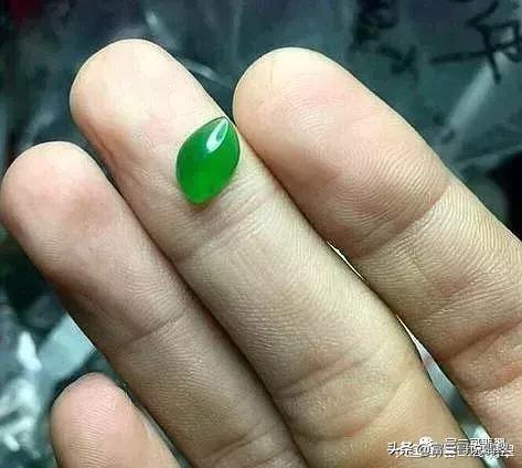 危地马拉翡翠手镯,危地马拉翡翠知识-第3张图片-翡翠网 危地马拉翡翠手镯,危地马拉翡翠知识-第3张图片-翡翠网