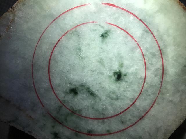 翡翠原石底子翡翠糯种区别-第3张图片-翡翠网 翡翠原石底子翡翠糯种区别-第3张图片-翡翠网