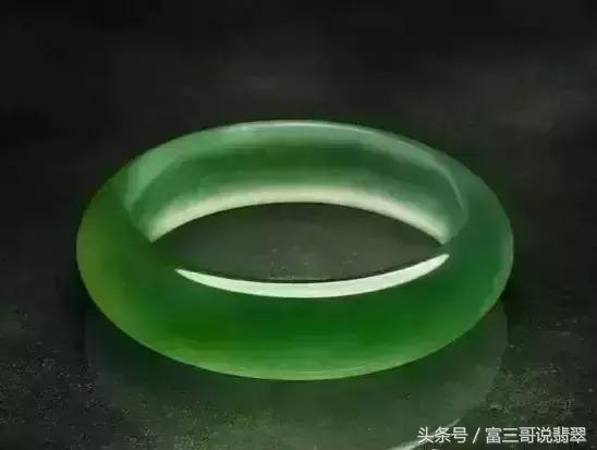 苍蝇翅很多但手镯很透翡翠手镯都有苍蝇翅吗-第3张图片-翡翠网 苍蝇翅很多但手镯很透翡翠手镯都有苍蝇翅吗-第3张图片-翡翠网