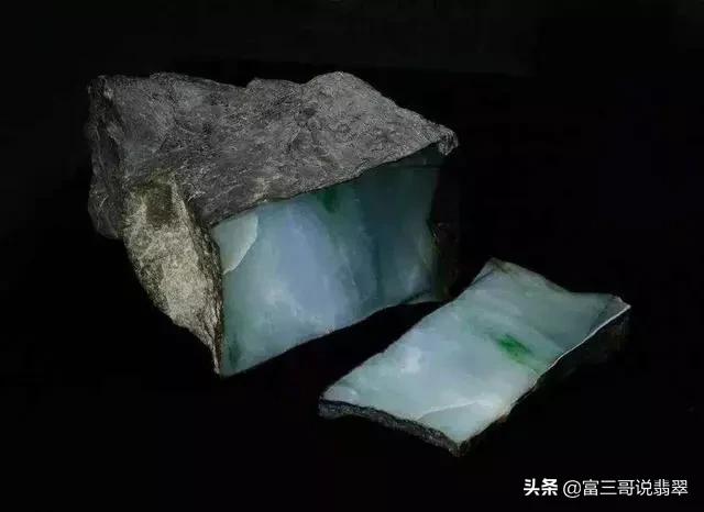 翡翠原石手镯翡翠手镯里有很深的墨绿色-第10张图片-翡翠网 翡翠原石手镯翡翠手镯里有很深的墨绿色-第10张图片-翡翠网