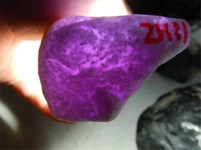 紫翡翠原石图片翡翠原石帝王紫-第5张图片-翡翠网 紫翡翠原石图片翡翠原石帝王紫-第5张图片-翡翠网