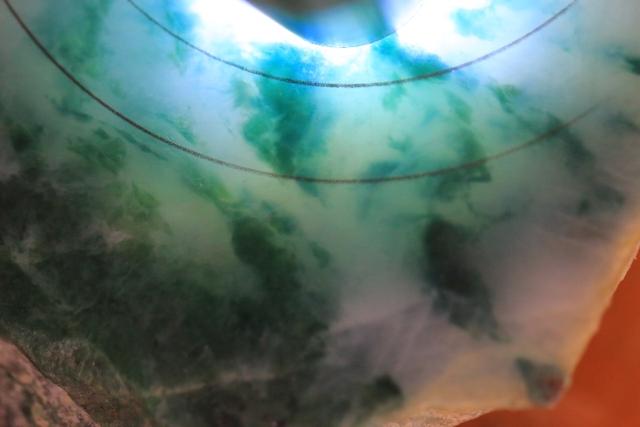 翡翠原石的皮层厚度,rest算皮层厚度-第4张图片-翡翠网 翡翠原石的皮层厚度,rest算皮层厚度-第4张图片-翡翠网