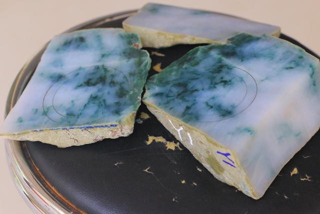 翡翠原石的皮层厚度,rest算皮层厚度-第5张图片-翡翠网 翡翠原石的皮层厚度,rest算皮层厚度-第5张图片-翡翠网