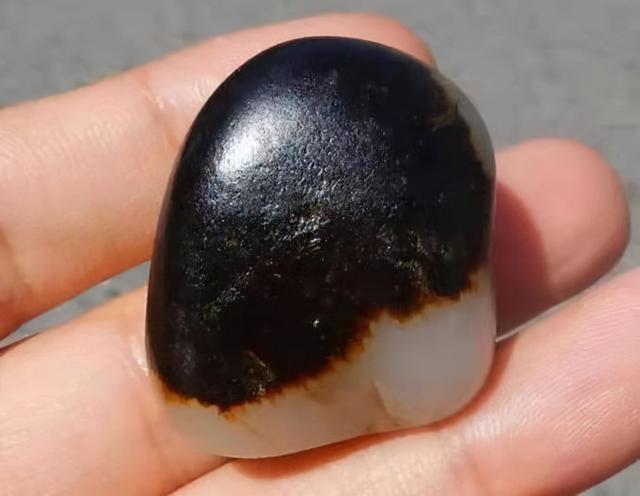 翡翠的原石在哪里,皓玉源翡翠原石-第6张图片-翡翠网 翡翠的原石在哪里,皓玉源翡翠原石-第6张图片-翡翠网