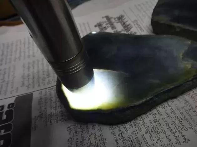 黑乌鸡翡翠不透光信阳乌鸡种翡翠原石-第3张图片-翡翠网 黑乌鸡翡翠不透光信阳乌鸡种翡翠原石-第3张图片-翡翠网