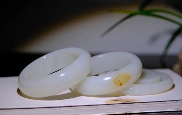 翡翠原石籽料手镯买冰种翡翠原石-第2张图片-翡翠网 翡翠原石籽料手镯买冰种翡翠原石-第2张图片-翡翠网