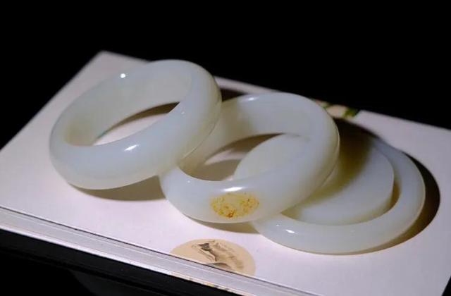 翡翠原石籽料手镯买冰种翡翠原石-第8张图片-翡翠网 翡翠原石籽料手镯买冰种翡翠原石-第8张图片-翡翠网