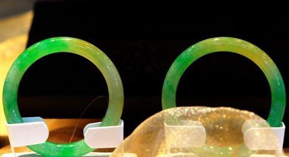 翡翠原石技巧,3万翡翠原石手镯-第2张图片-翡翠网 翡翠原石技巧,3万翡翠原石手镯-第2张图片-翡翠网