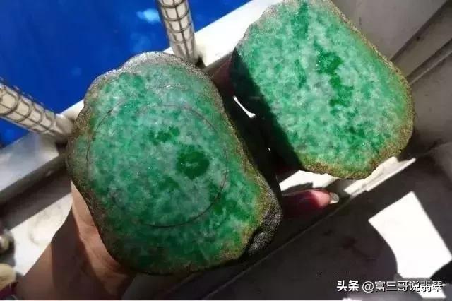 翡翠原石包料多少钱什么是翡翠毛料-第5张图片-翡翠网 翡翠原石包料多少钱什么是翡翠毛料-第5张图片-翡翠网