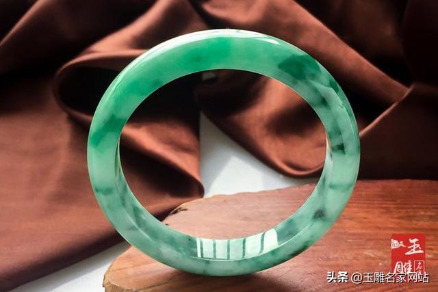 唐代翡翠手镯的鉴定玉手镯怎么鉴定-第4张图片-翡翠网 唐代翡翠手镯的鉴定玉手镯怎么鉴定-第4张图片-翡翠网