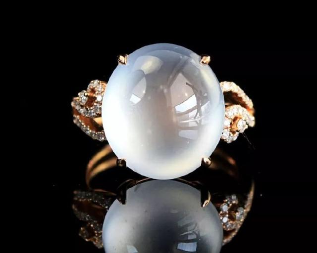 翡翠手镯怎么看种老嫩翡翠手镯种嫩易发黄变种-第6张图片-翡翠网 翡翠手镯怎么看种老嫩翡翠手镯种嫩易发黄变种-第6张图片-翡翠网