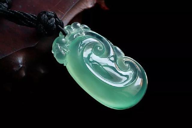 翡翠手镯怎么看种老嫩翡翠手镯种嫩易发黄变种-第10张图片-翡翠网 翡翠手镯怎么看种老嫩翡翠手镯种嫩易发黄变种-第10张图片-翡翠网