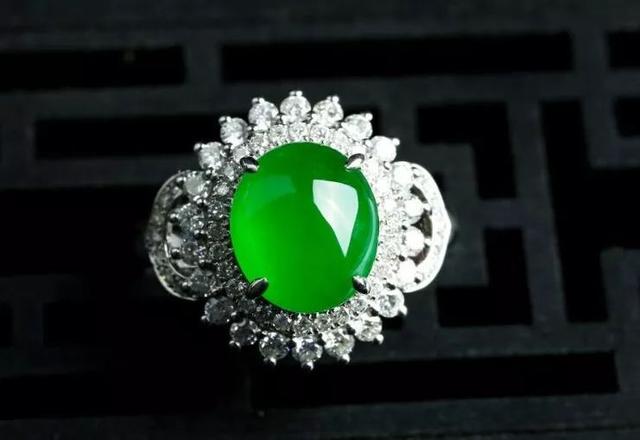 翡翠手镯怎么看种老嫩翡翠手镯种嫩易发黄变种-第13张图片-翡翠网 翡翠手镯怎么看种老嫩翡翠手镯种嫩易发黄变种-第13张图片-翡翠网