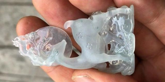 莫西沙冰种翡翠原石,莫西沙翡翠原石切开后视频-第8张图片-翡翠网 莫西沙冰种翡翠原石,莫西沙翡翠原石切开后视频-第8张图片-翡翠网