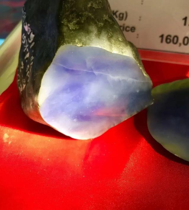 翡翠的原石在哪里翡翠石料价格表-第4张图片-翡翠网 翡翠的原石在哪里翡翠石料价格表-第4张图片-翡翠网