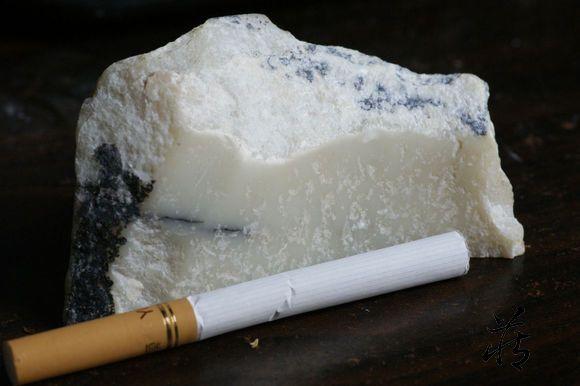 买黑皮的翡翠原石好吗,翡翠原石都有哪些场口-第4张图片-翡翠网 买黑皮的翡翠原石好吗,翡翠原石都有哪些场口-第4张图片-翡翠网