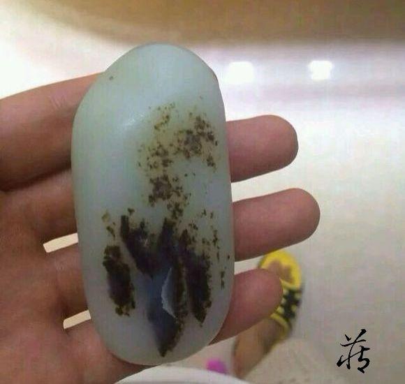 买黑皮的翡翠原石好吗,翡翠原石都有哪些场口-第14张图片-翡翠网 买黑皮的翡翠原石好吗,翡翠原石都有哪些场口-第14张图片-翡翠网