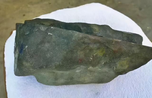 翡翠原石手镯多少钱一只,翡翠的原石在哪里-第1张图片-翡翠网 翡翠原石手镯多少钱一只,翡翠的原石在哪里-第1张图片-翡翠网