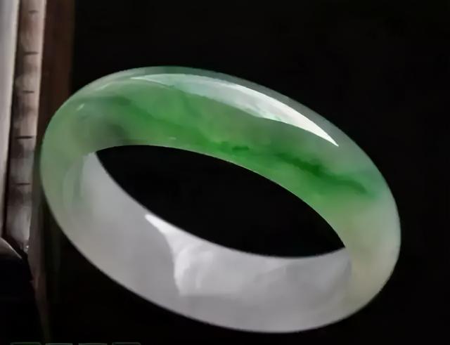 豆种翡翠原石图片,木纳种翡翠是什么档次-第10张图片-翡翠网 豆种翡翠原石图片,木纳种翡翠是什么档次-第10张图片-翡翠网