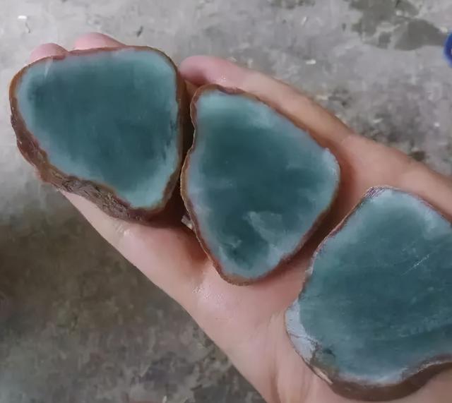 翡翠油青原石,翡翠原石老油青切的照片-第3张图片-翡翠网 翡翠油青原石,翡翠原石老油青切的照片-第3张图片-翡翠网