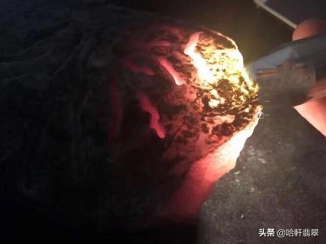 翡翠原石开窗堵上翡翠原石哪里好-第10张图片-翡翠网 翡翠原石开窗堵上翡翠原石哪里好-第10张图片-翡翠网