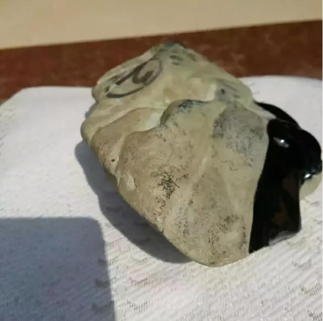 挖翡翠原石视频,澳门特别行政区挖翡翠原石-第2张图片-翡翠网 挖翡翠原石视频,澳门特别行政区挖翡翠原石-第2张图片-翡翠网