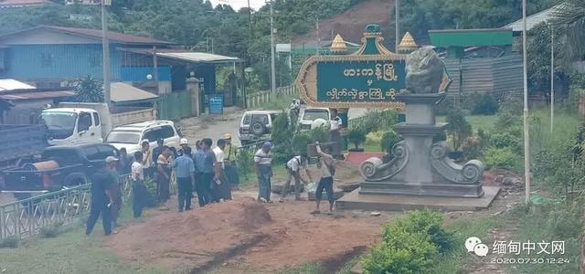 帕敢翡翠原石世界十大顶级翡翠-第5张图片-翡翠网 帕敢翡翠原石世界十大顶级翡翠-第5张图片-翡翠网