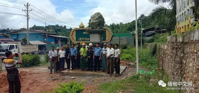 帕敢翡翠原石世界十大顶级翡翠-第7张图片-翡翠网 帕敢翡翠原石世界十大顶级翡翠-第7张图片-翡翠网