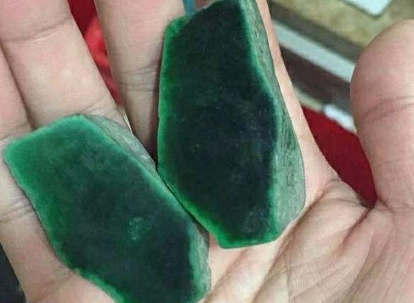 翡翠原石打灯显绿做东西显色木那翡翠原石打灯黄雾-第2张图片-翡翠网 翡翠原石打灯显绿做东西显色木那翡翠原石打灯黄雾-第2张图片-翡翠网