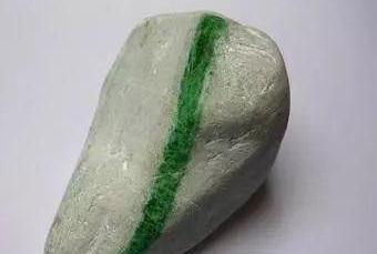 翡翠原石的成分,翡翠原石表皮的成分-第2张图片-翡翠网 翡翠原石的成分,翡翠原石表皮的成分-第2张图片-翡翠网