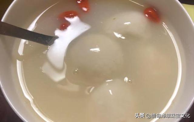 翡翠种色知识大全,翡翠和玉石哪种好-第8张图片-翡翠网 翡翠种色知识大全,翡翠和玉石哪种好-第8张图片-翡翠网