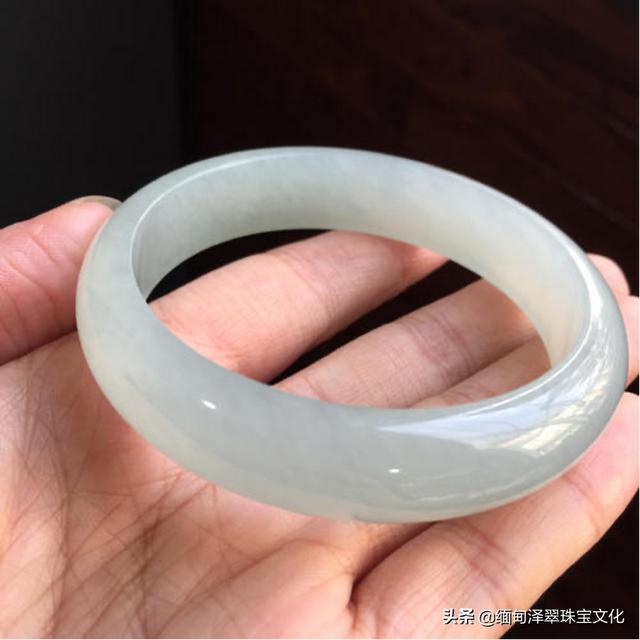 翡翠种色知识大全,翡翠和玉石哪种好-第9张图片-翡翠网 翡翠种色知识大全,翡翠和玉石哪种好-第9张图片-翡翠网