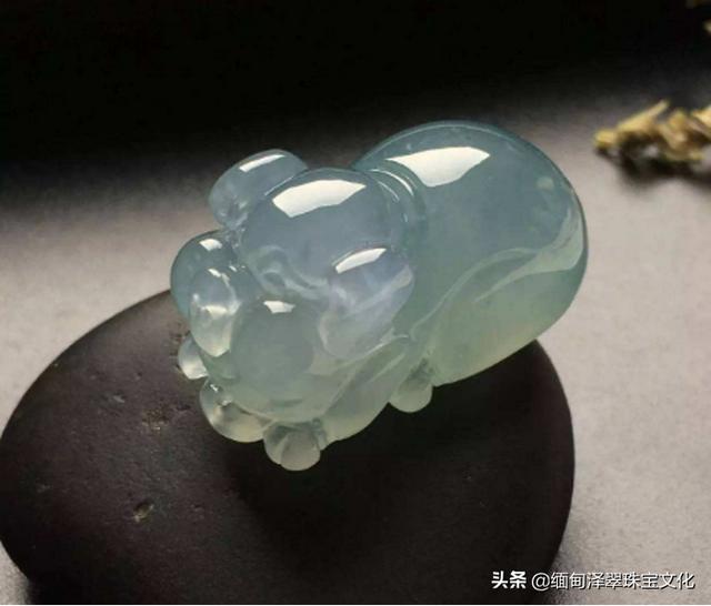 翡翠种色知识大全,翡翠和玉石哪种好-第12张图片-翡翠网 翡翠种色知识大全,翡翠和玉石哪种好-第12张图片-翡翠网