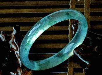 冰种翡翠和糯种的区别,手机手电筒可以鉴别翡翠吗-第3张图片-翡翠网 冰种翡翠和糯种的区别,手机手电筒可以鉴别翡翠吗-第3张图片-翡翠网