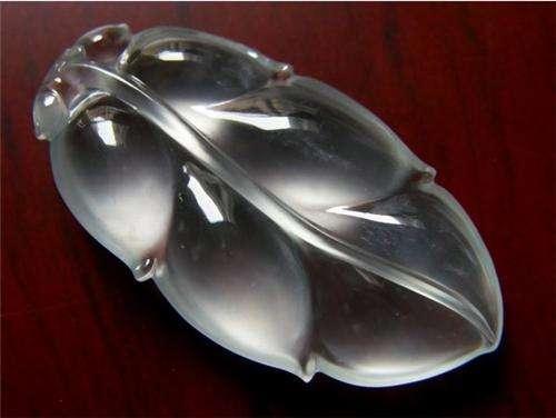 冰种翡翠和糯种的区别,手机手电筒可以鉴别翡翠吗-第4张图片-翡翠网 冰种翡翠和糯种的区别,手机手电筒可以鉴别翡翠吗-第4张图片-翡翠网