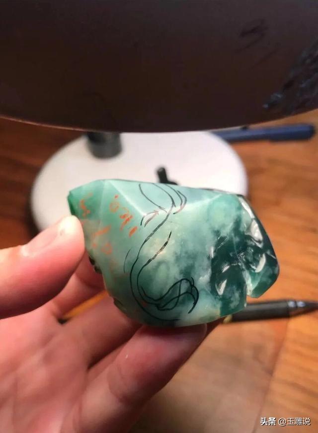 糯化翡翠原石,翡翠原石糯化种水能做什么-第2张图片-翡翠网 糯化翡翠原石,翡翠原石糯化种水能做什么-第2张图片-翡翠网