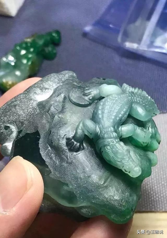 糯化翡翠原石,翡翠原石糯化种水能做什么-第6张图片-翡翠网 糯化翡翠原石,翡翠原石糯化种水能做什么-第6张图片-翡翠网