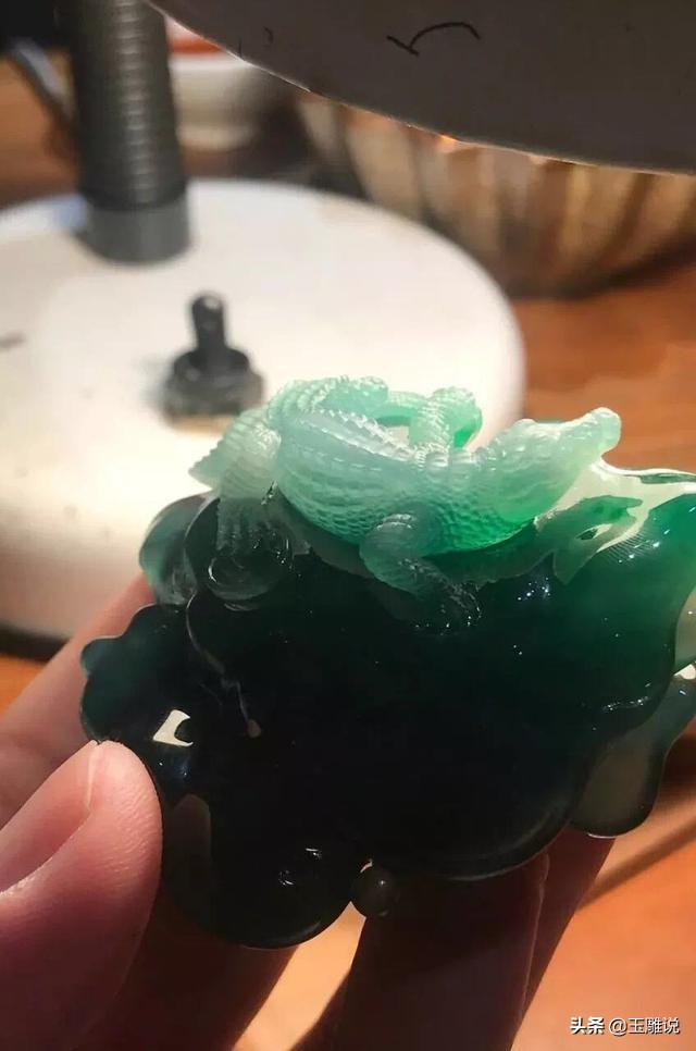 糯化翡翠原石,翡翠原石糯化种水能做什么-第9张图片-翡翠网 糯化翡翠原石,翡翠原石糯化种水能做什么-第9张图片-翡翠网