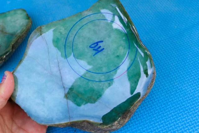 缅甸翡翠原石冰种靠谱的翡翠原石毛料冰种买卖-第4张图片-翡翠网 缅甸翡翠原石冰种靠谱的翡翠原石毛料冰种买卖-第4张图片-翡翠网