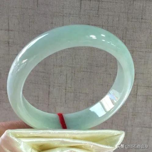 灰色翡翠手镯哪种颜色好烟灰色翡翠手镯图片-第2张图片-翡翠网 灰色翡翠手镯哪种颜色好烟灰色翡翠手镯图片-第2张图片-翡翠网