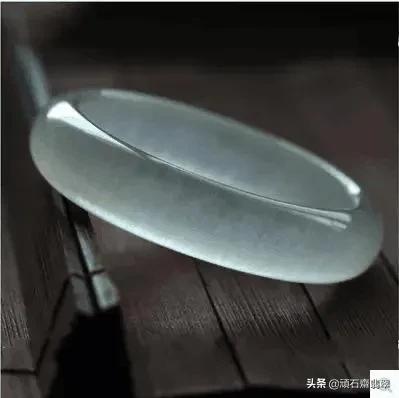 灰色翡翠手镯哪种颜色好烟灰色翡翠手镯图片-第3张图片-翡翠网 灰色翡翠手镯哪种颜色好烟灰色翡翠手镯图片-第3张图片-翡翠网