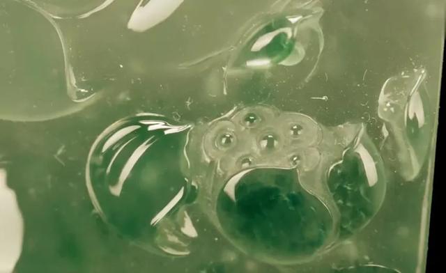 翡翠玉观音吊坠价格翡翠玉观音摆件-第8张图片-翡翠网 翡翠玉观音吊坠价格翡翠玉观音摆件-第8张图片-翡翠网