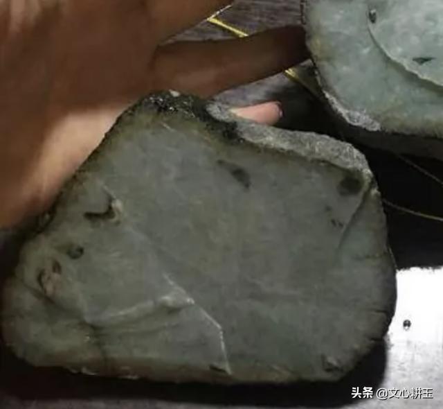 翡翠矿还有多少质量好翡翠矿场原石知识-第4张图片-翡翠网 翡翠矿还有多少质量好翡翠矿场原石知识-第4张图片-翡翠网