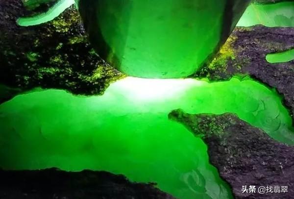 白蟒翡翠赌石什么是翡翠原石白蟒-第1张图片-翡翠网 白蟒翡翠赌石什么是翡翠原石白蟒-第1张图片-翡翠网