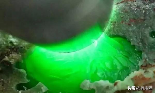 白蟒翡翠赌石什么是翡翠原石白蟒-第2张图片-翡翠网 白蟒翡翠赌石什么是翡翠原石白蟒-第2张图片-翡翠网