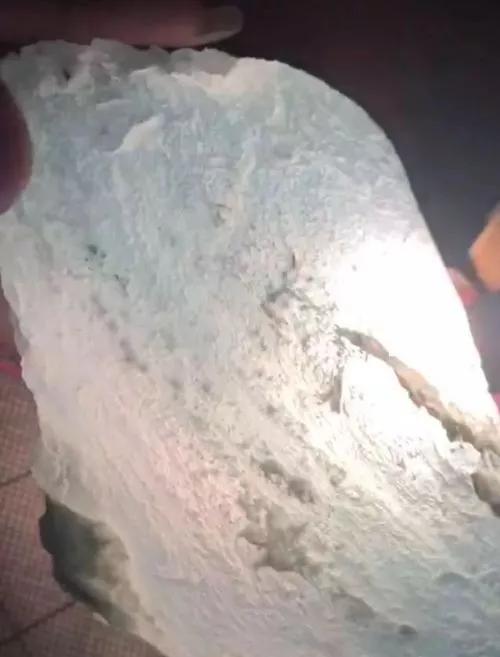 吉林翡翠原石脱沙,翡翠原石脱沙之美-第9张图片-翡翠网 吉林翡翠原石脱沙,翡翠原石脱沙之美-第9张图片-翡翠网