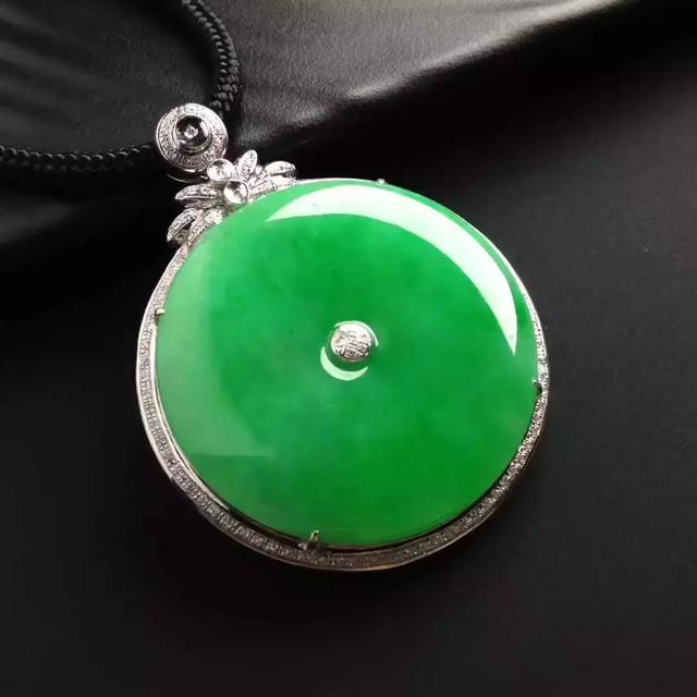 这个翡翠的价钱是多少,中缅边境翡翠价格行情-第5张图片-翡翠网 这个翡翠的价钱是多少,中缅边境翡翠价格行情-第5张图片-翡翠网