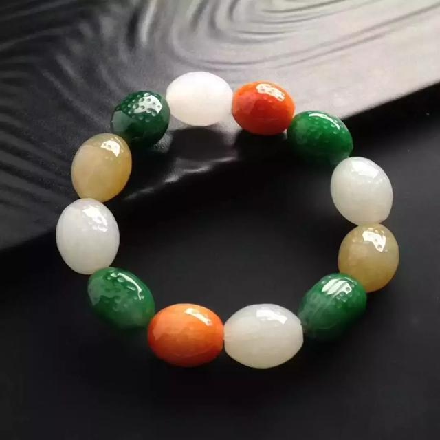 这个翡翠的价钱是多少,中缅边境翡翠价格行情-第8张图片-翡翠网 这个翡翠的价钱是多少,中缅边境翡翠价格行情-第8张图片-翡翠网